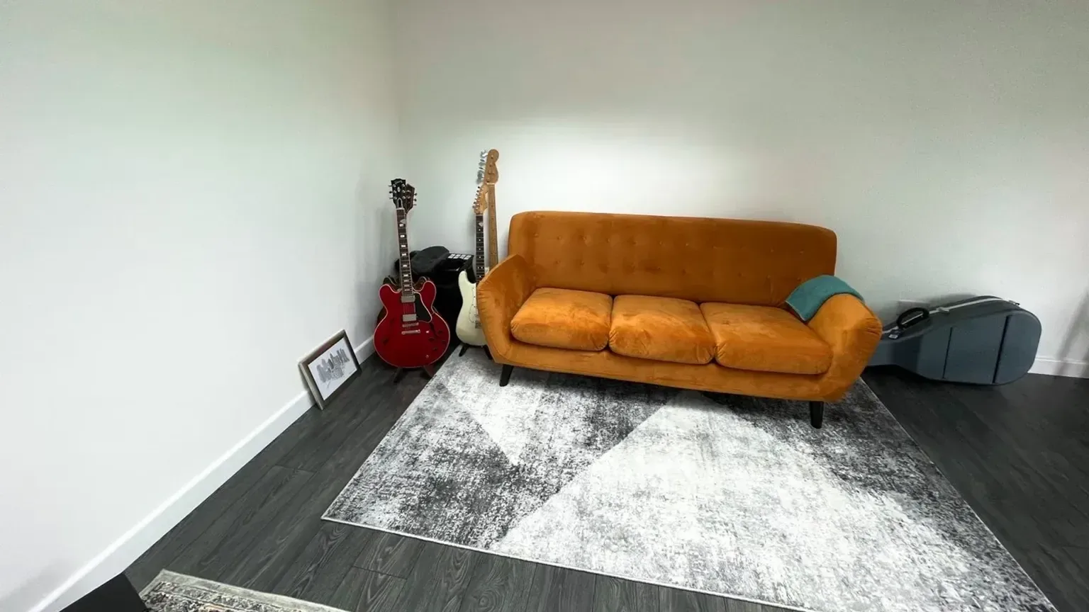 TRJ garden-room interior with a guitar and sofa