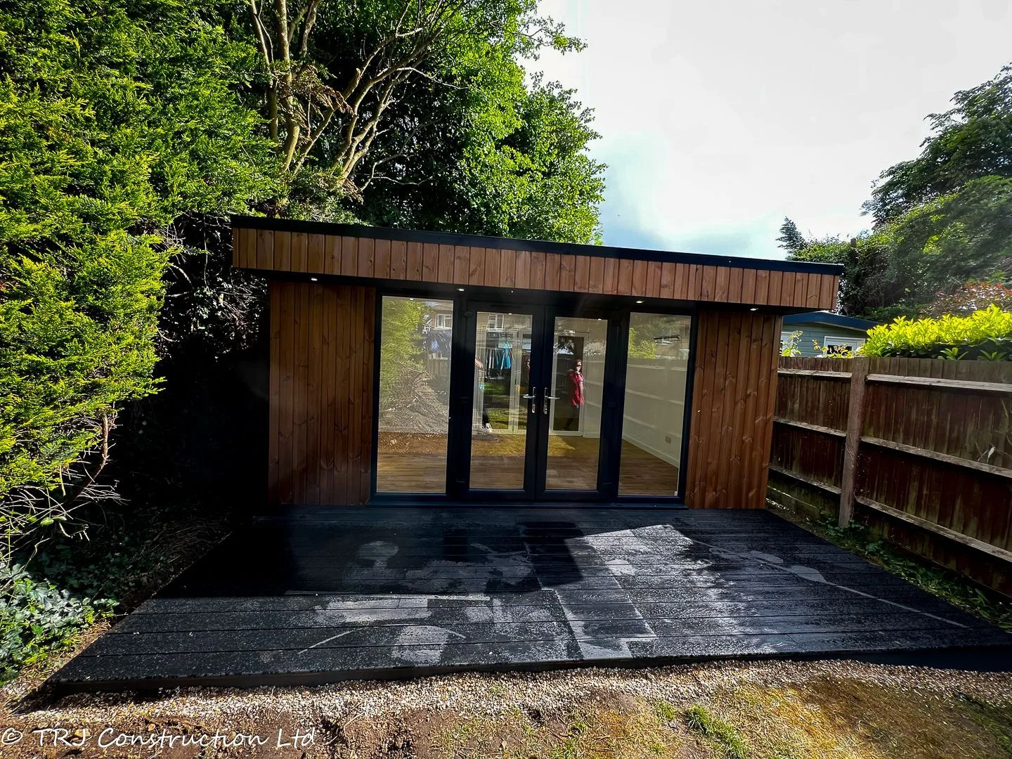 Garden Office with Shower Room in Watford