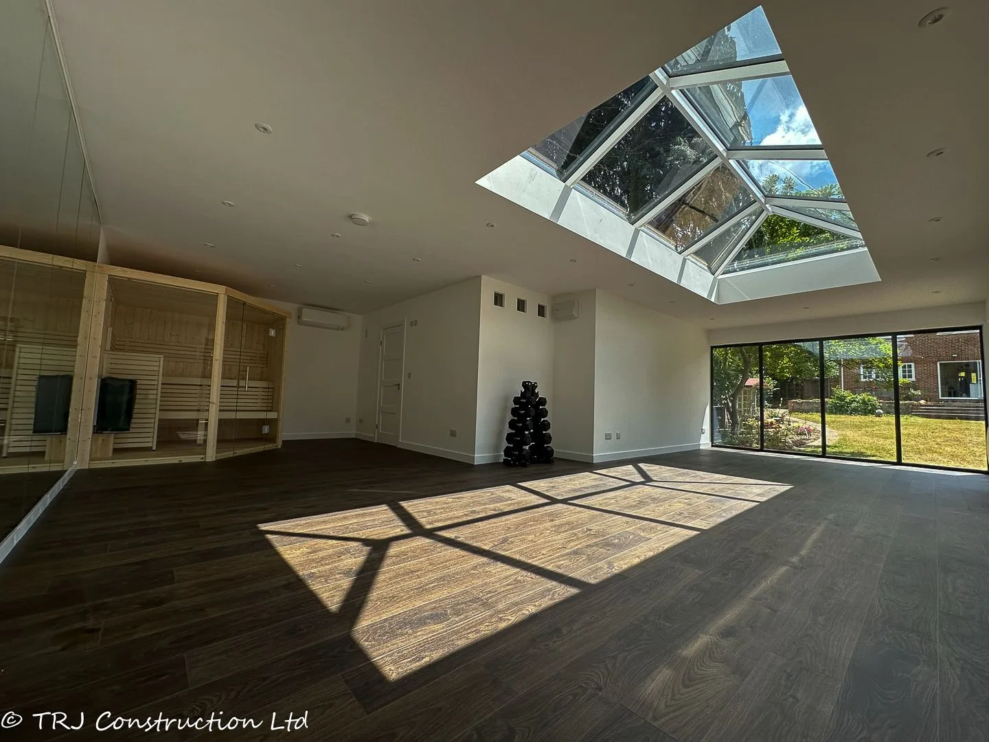 Garden Gym with Sauna & Shower Room — project photograph 3
