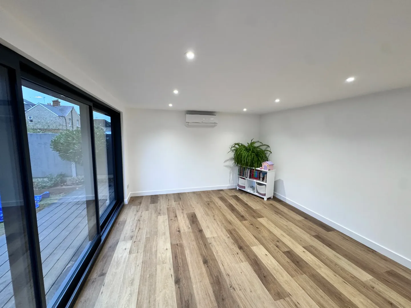 Cedar Garden Studio in Brentwood — project photograph 5