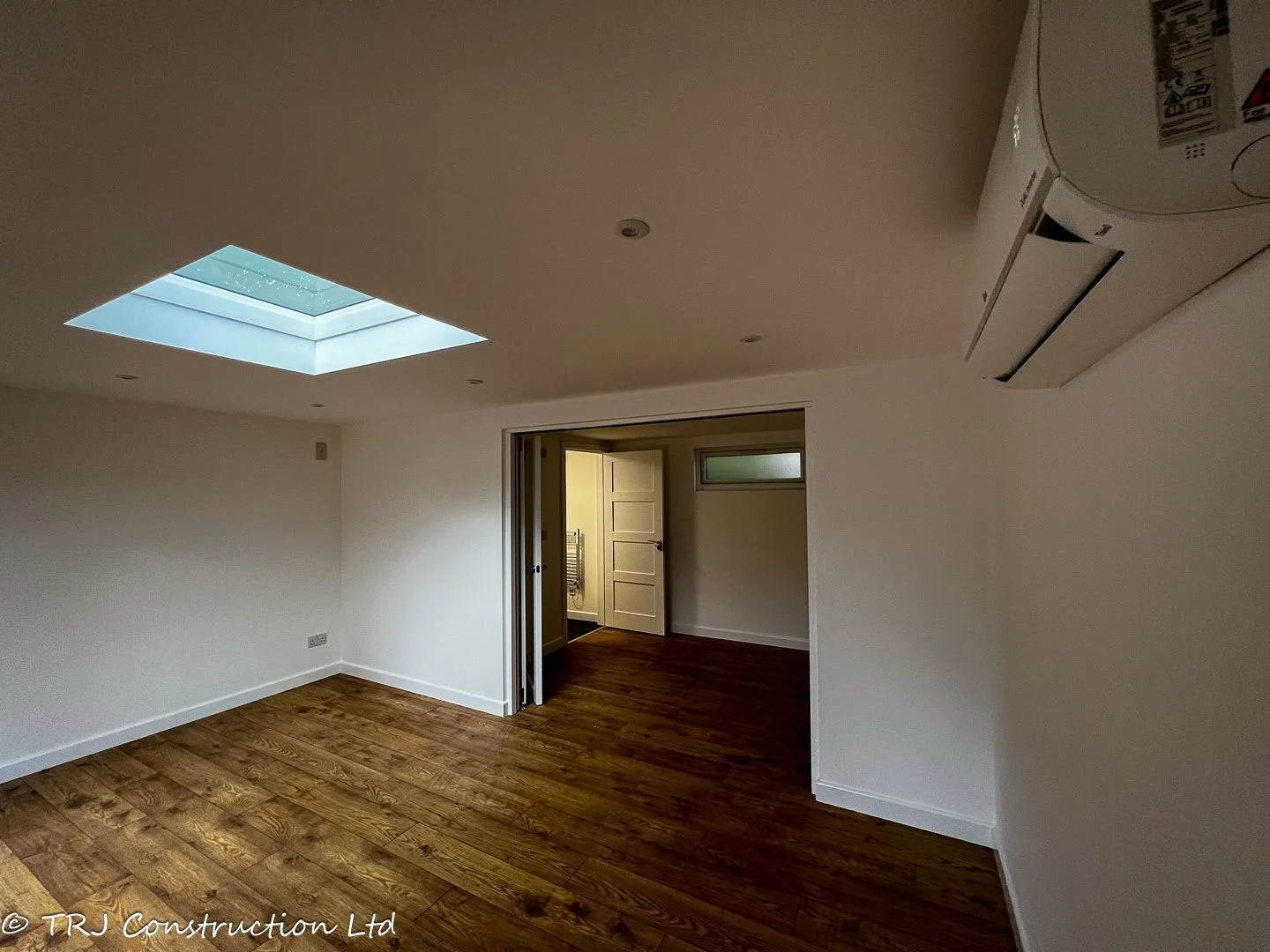 Garden Office with Shower Room in Watford — project photograph 5