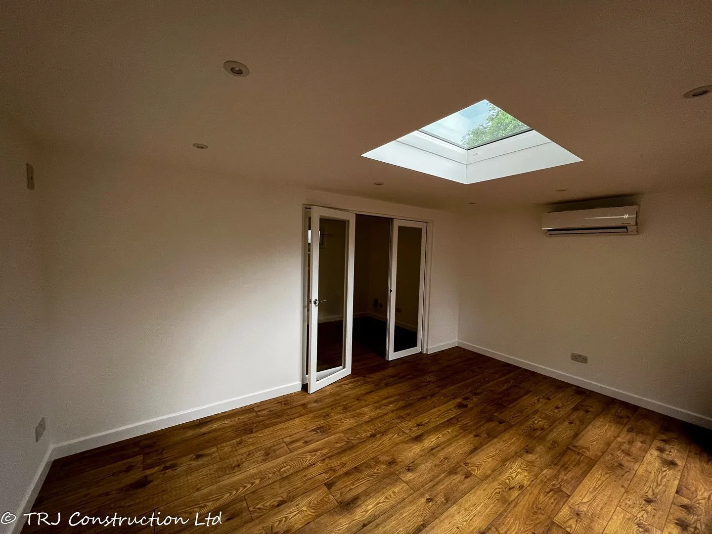 Garden Office with Shower Room in Watford — project photograph 4