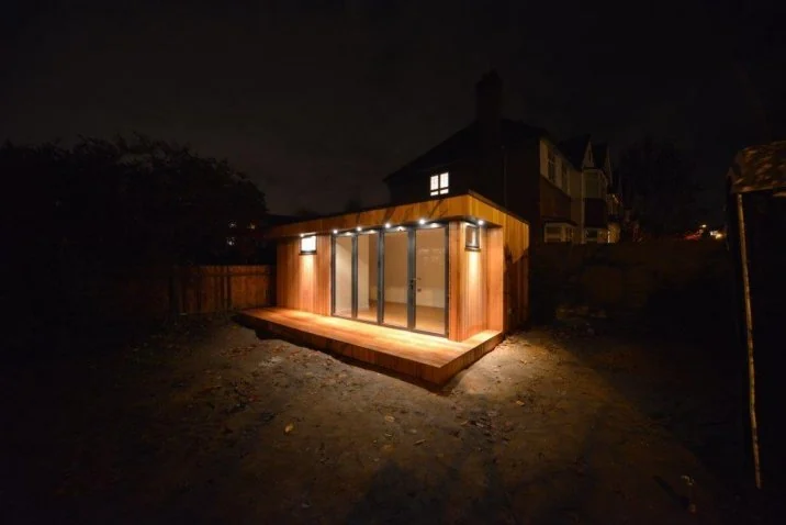 Garden Family Room with Kitchenette and Shower in Barnet