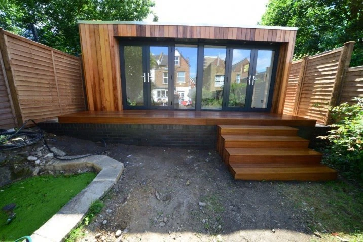 Cedar-clad garden studio and workshop in Friern Barnet, London