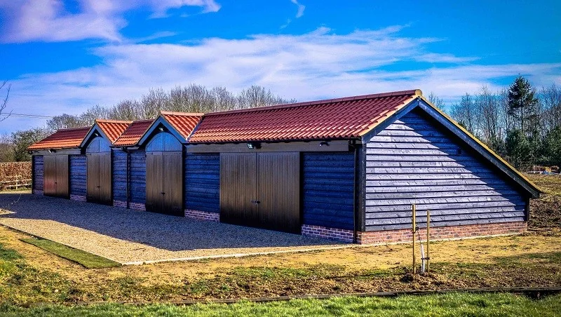 Large sliding entrance — Hertfordshire