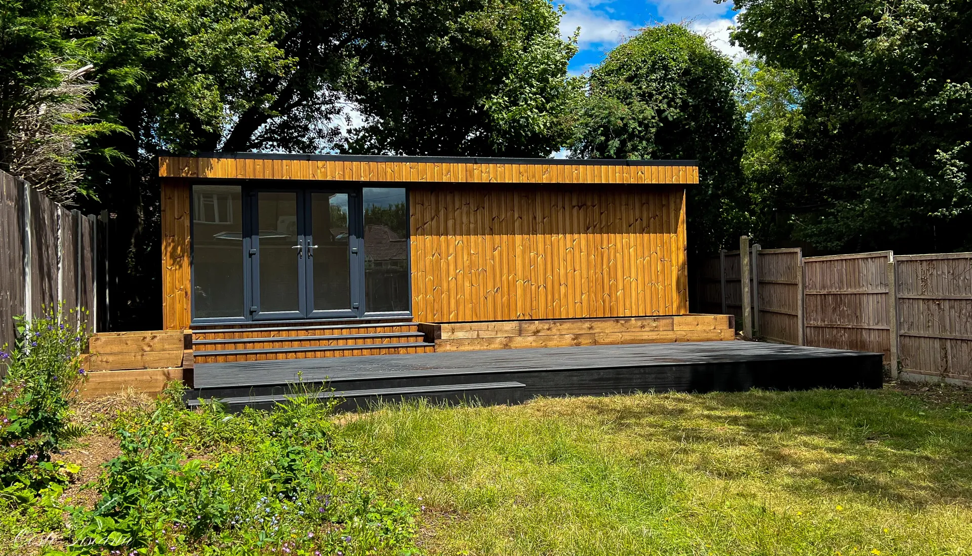 Chiswell Green bespoke SIP garden room by TRJ Construction