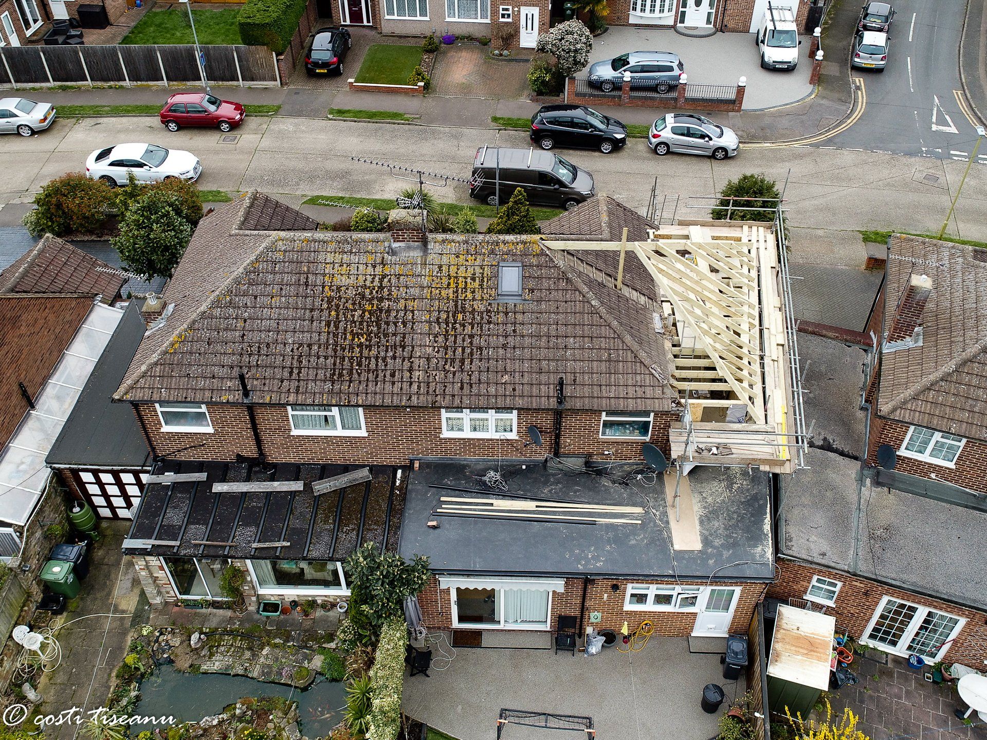 Aerial view of the house and roof during construction
