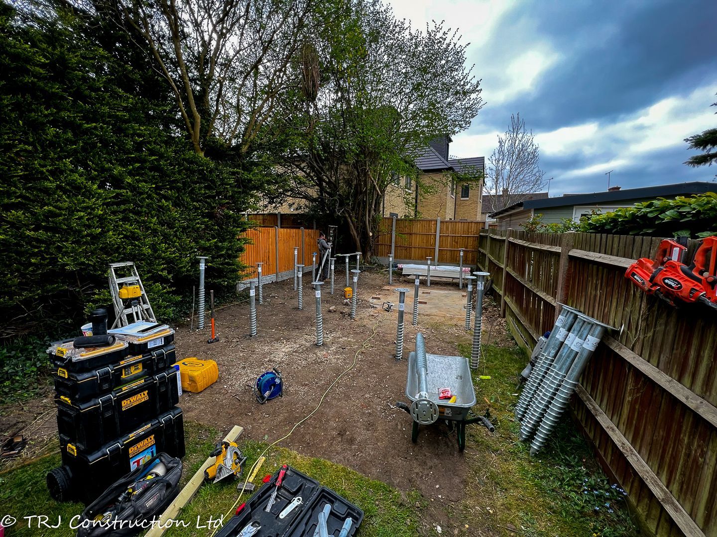 Garden Office with Shower Room in Watford — project photograph 36