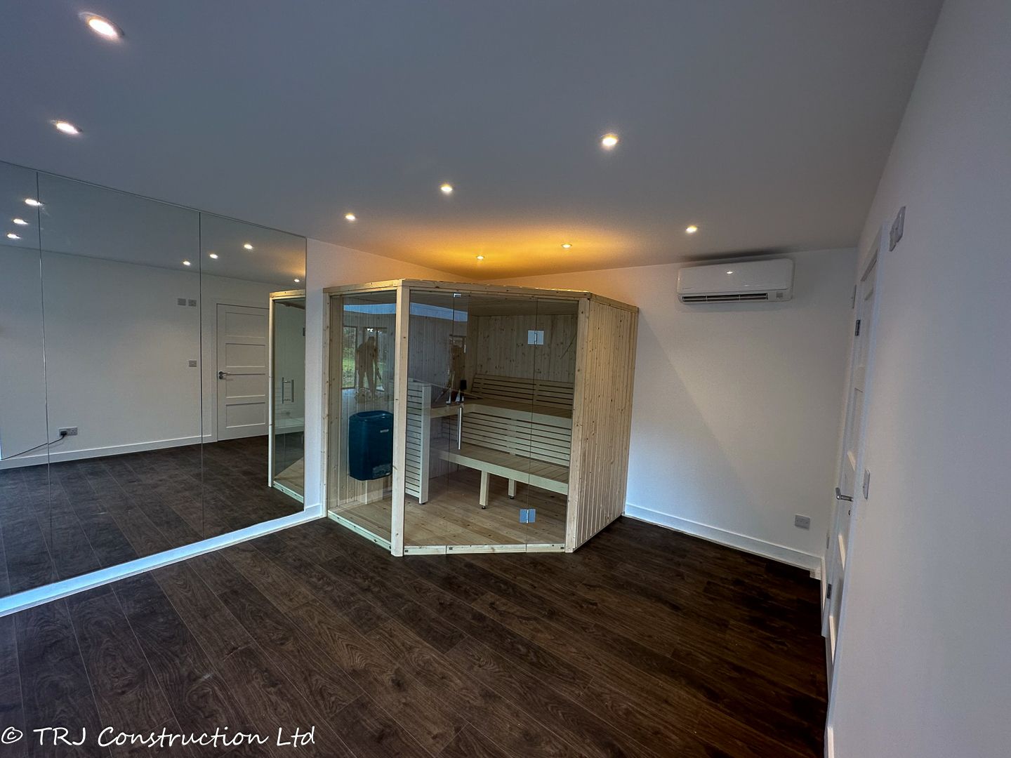 Garden Gym with Sauna & Shower Room — project photograph 16