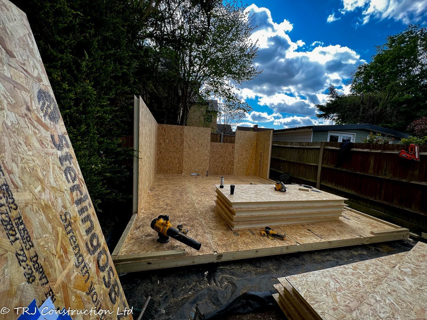 Garden Office with Shower Room in Watford — project photograph 34