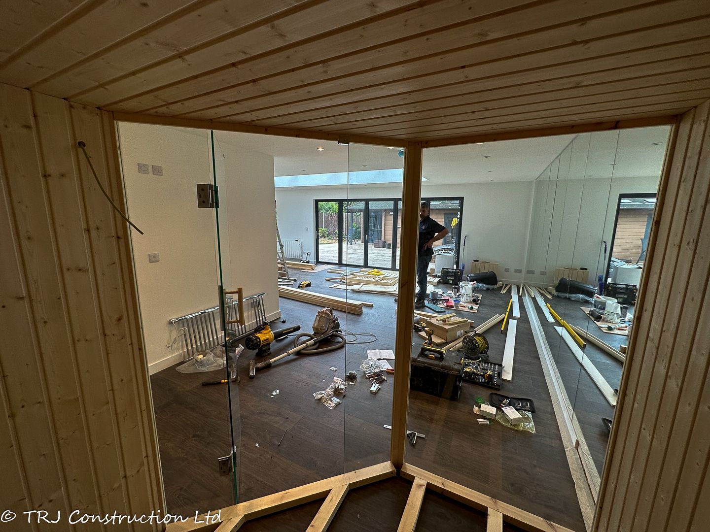 Garden Gym with Sauna & Shower Room — project photograph 17