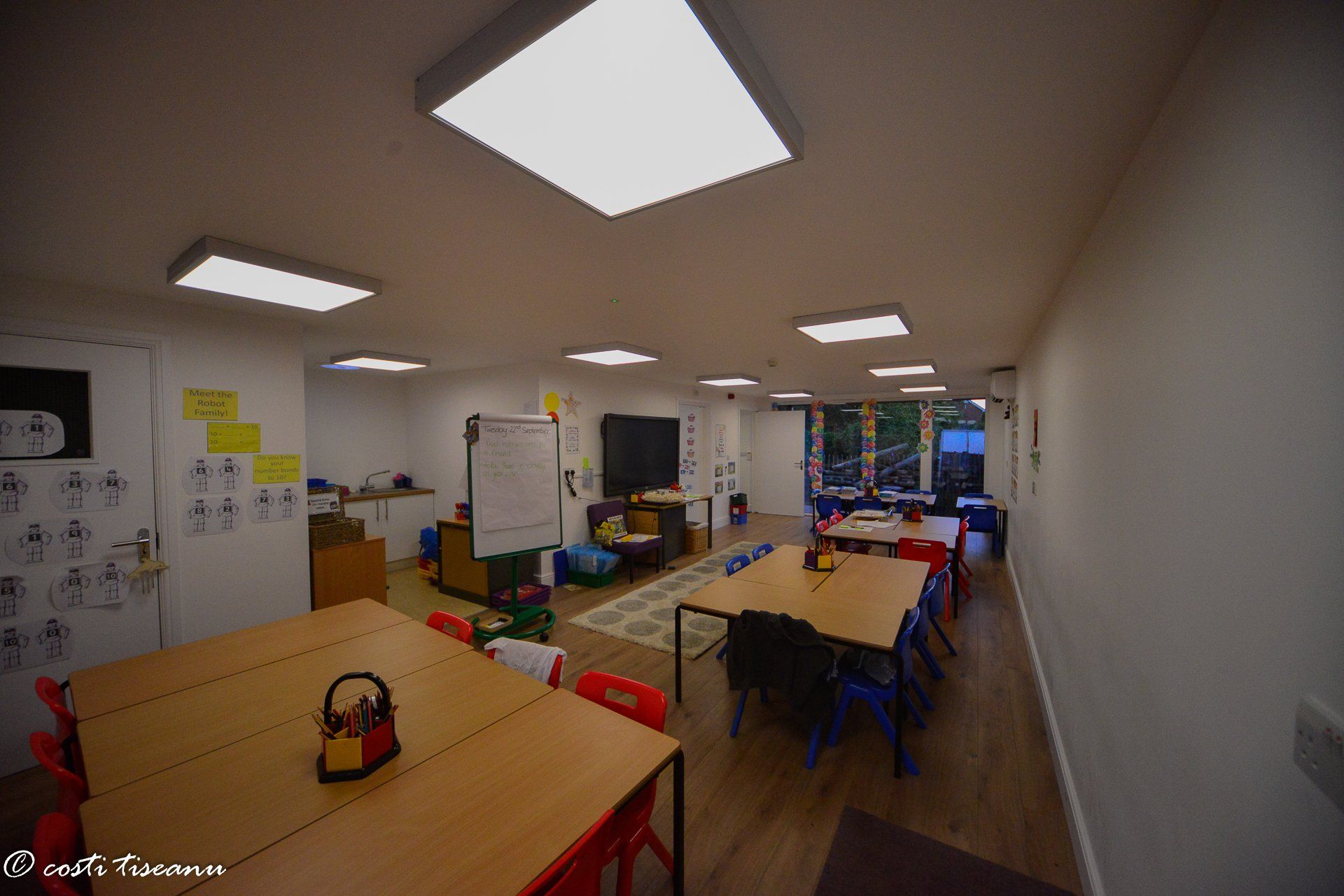 Learning space with tables and rooflights