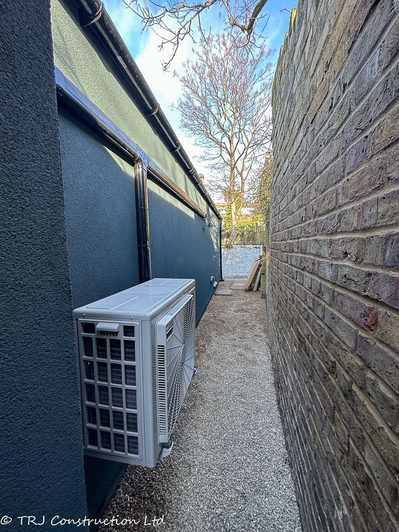 Air conditioning installed in a TRJ garden room or annexe