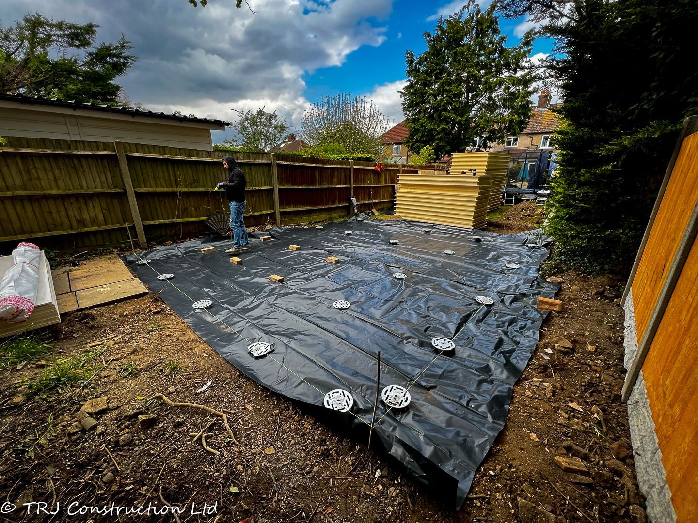 Garden Office with Shower Room in Watford — project photograph 38