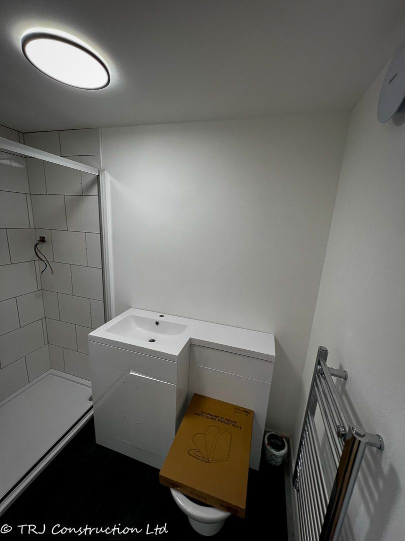 Garden Office with Shower Room in Watford — project photograph 18