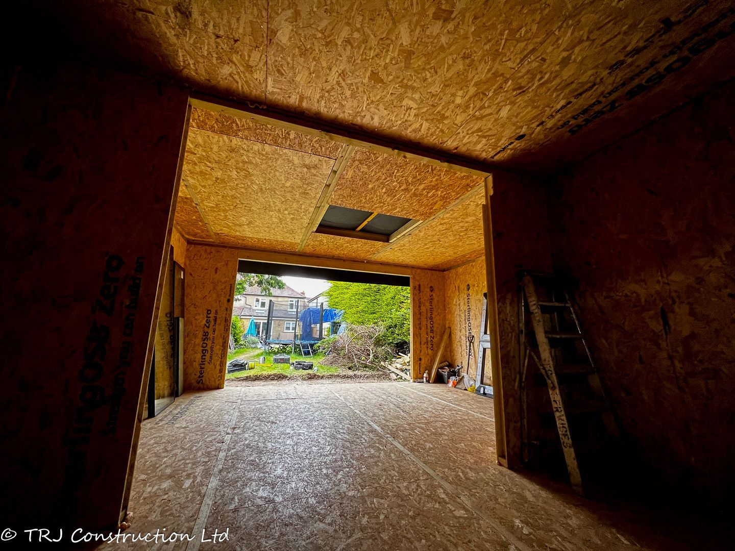 Garden Office with Shower Room in Watford — project photograph 27