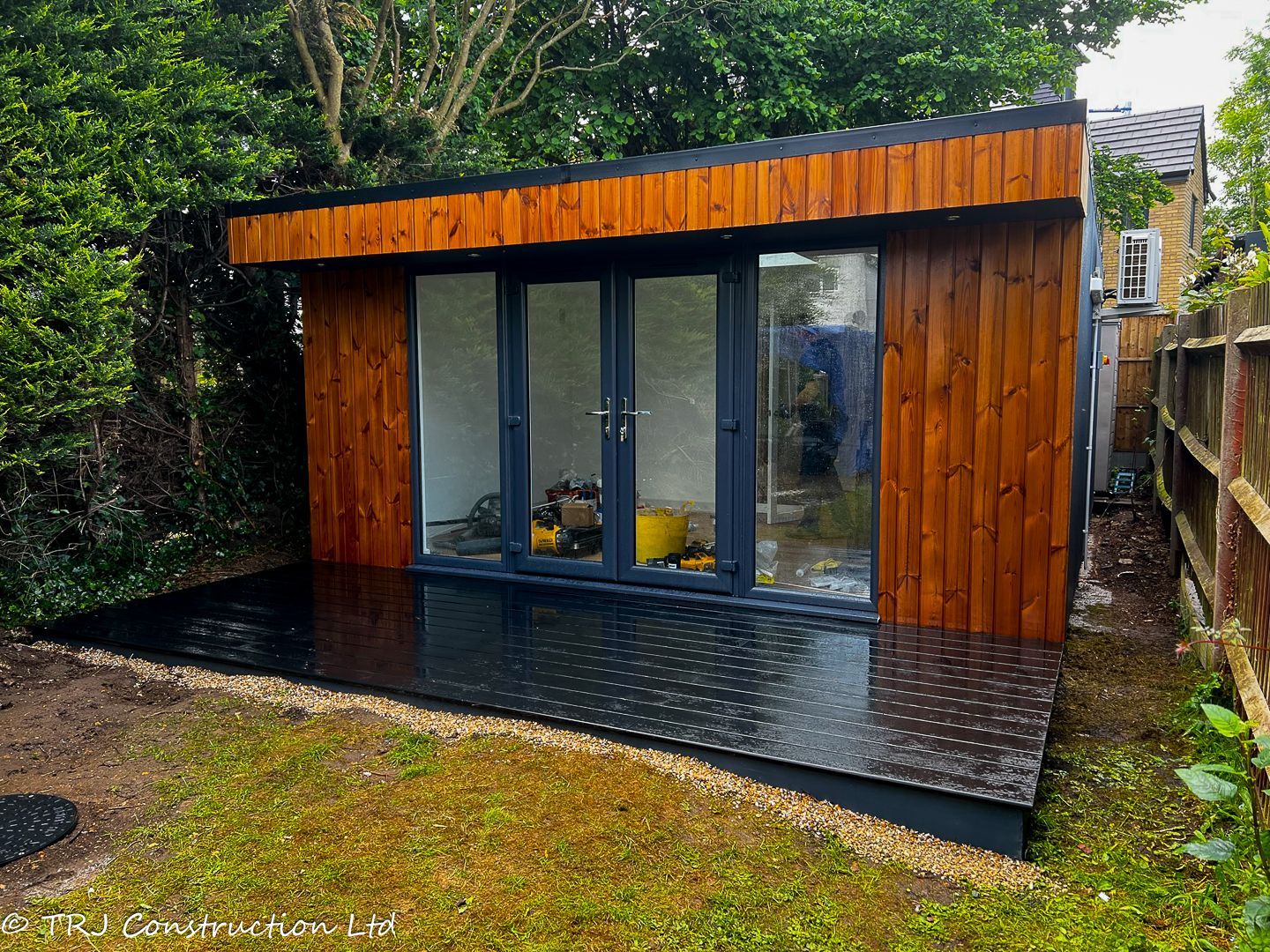 Garden Office with Shower Room in Watford — project photograph 7