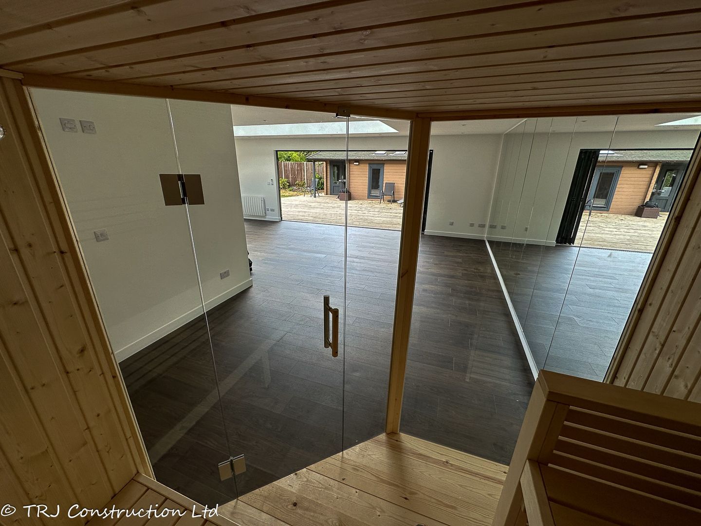 Garden Gym with Sauna & Shower Room — project photograph 9