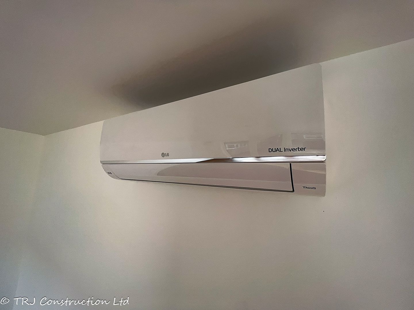 Air conditioning unit installed in a TRJ garden room 6
