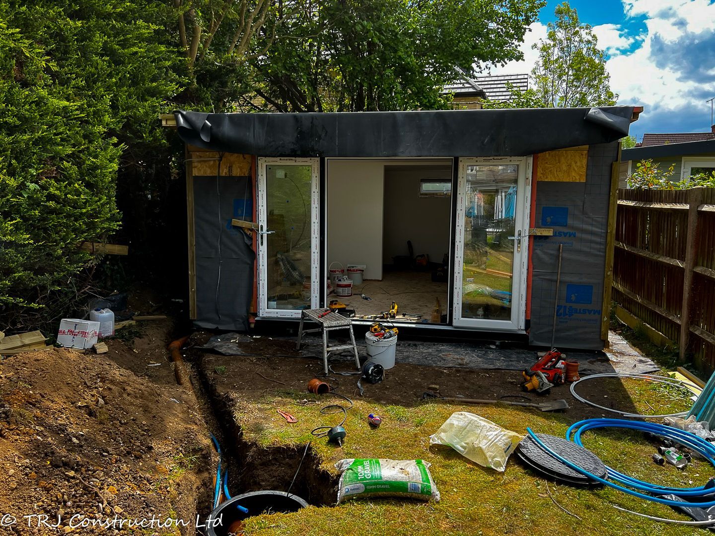 Garden Office with Shower Room in Watford — project photograph 26