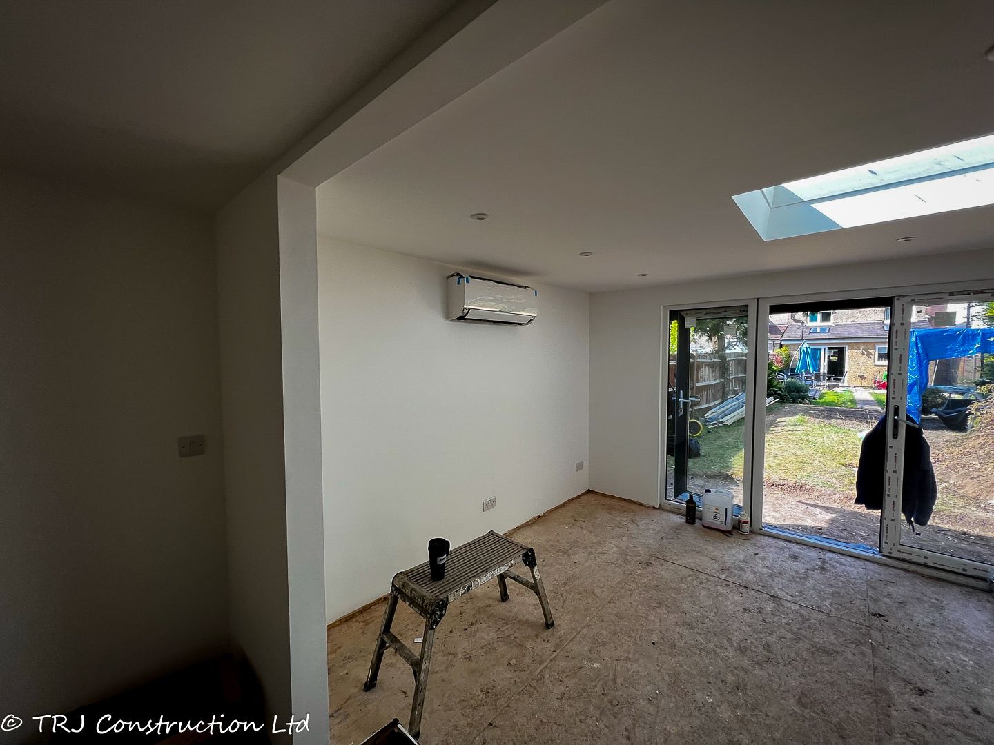 Garden Office with Shower Room in Watford — project photograph 21