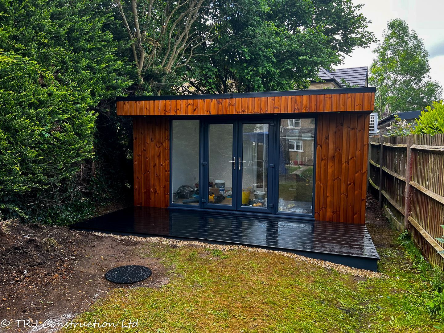 Garden Office with Shower Room in Watford — project photograph 8
