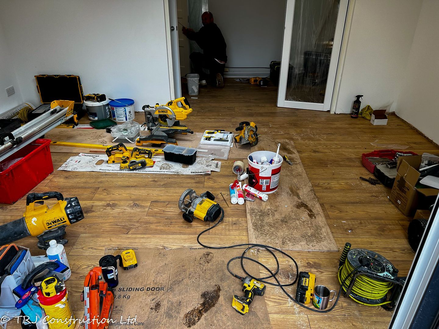 Garden Office with Shower Room in Watford — project photograph 15