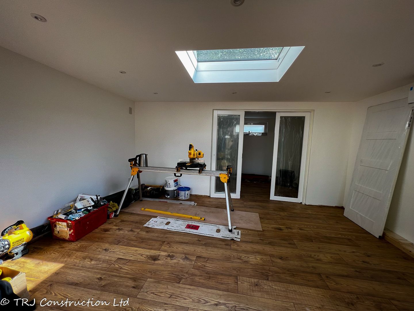 Garden Office with Shower Room in Watford — project photograph 16