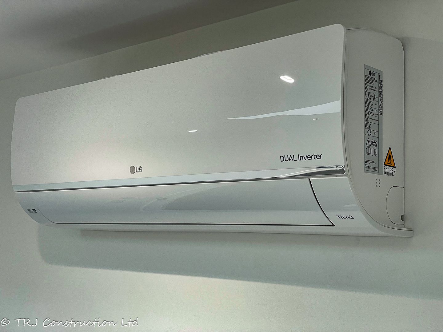 Air conditioning installed in a TRJ garden room or annexe