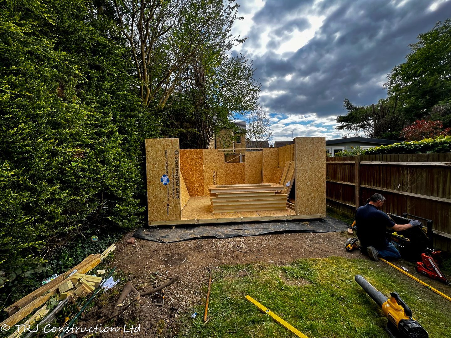 Garden Office with Shower Room in Watford — project photograph 31
