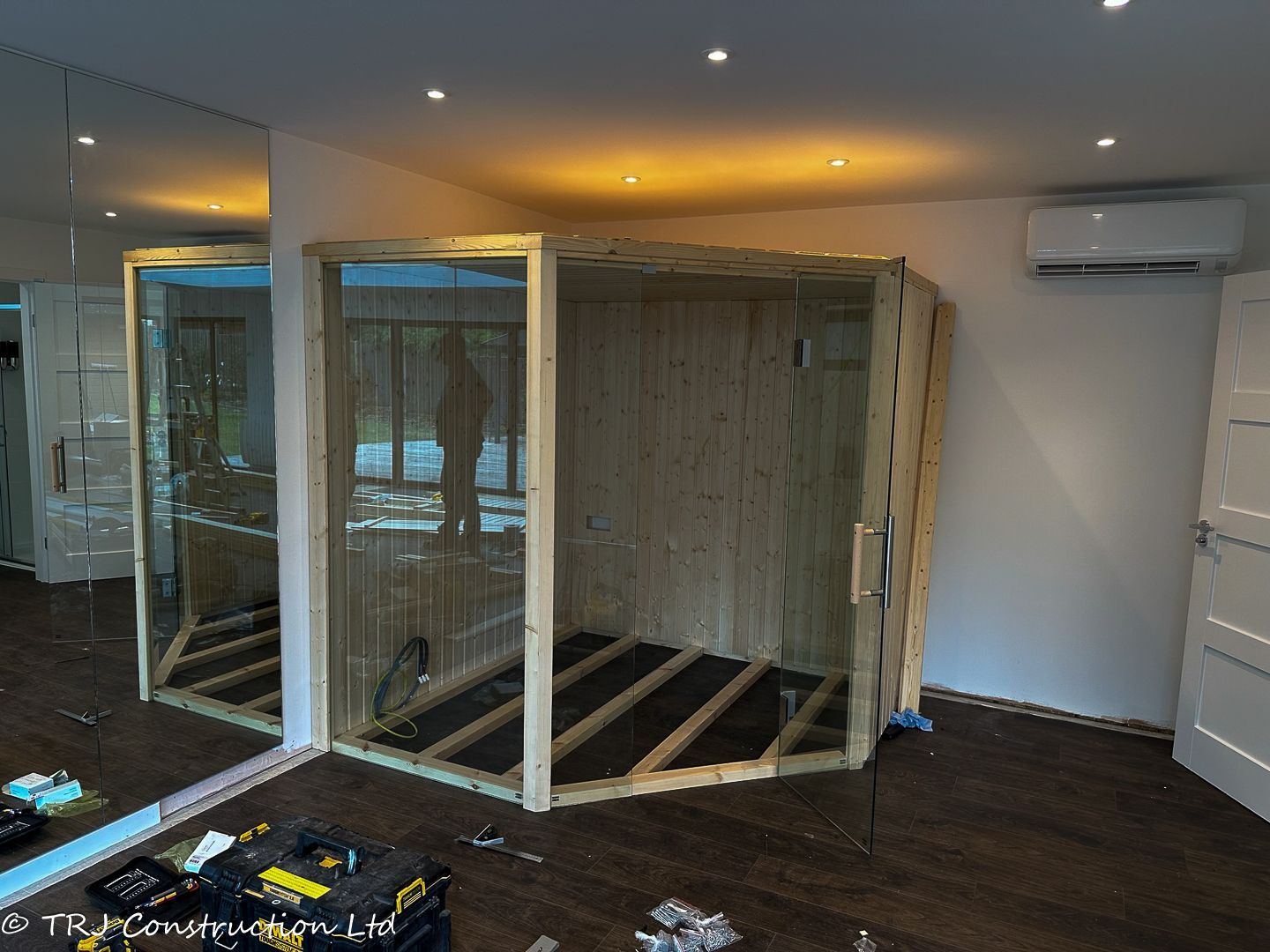Garden Gym with Sauna & Shower Room — project photograph 18