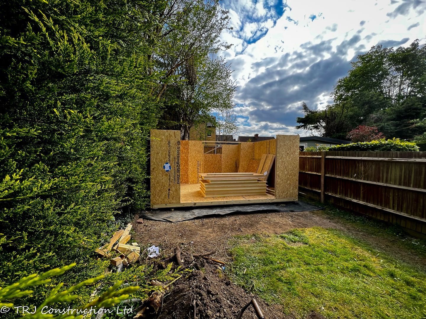 Garden Office with Shower Room in Watford — project photograph 32