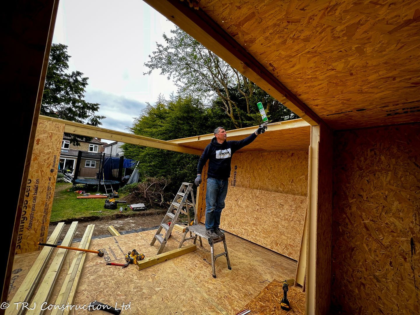 Garden Office with Shower Room in Watford — project photograph 30