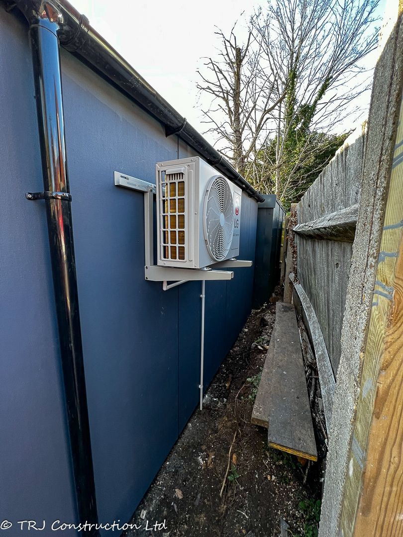 Air conditioning unit installed in a TRJ garden room 4