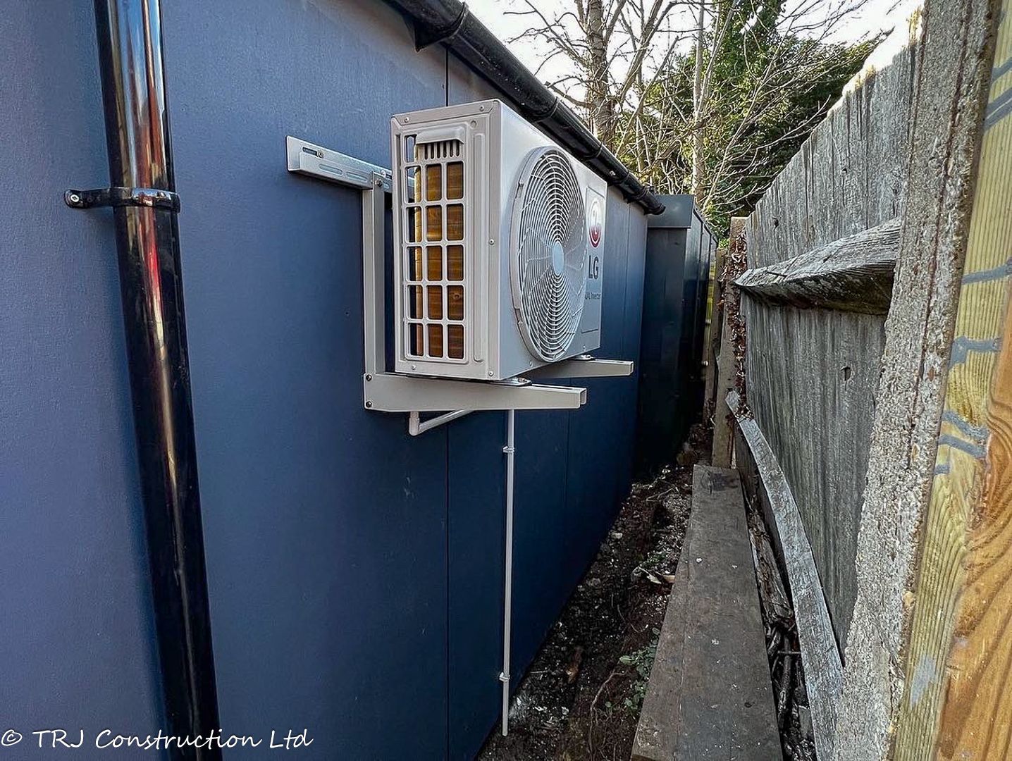 Air conditioning installed in a TRJ garden room or annexe