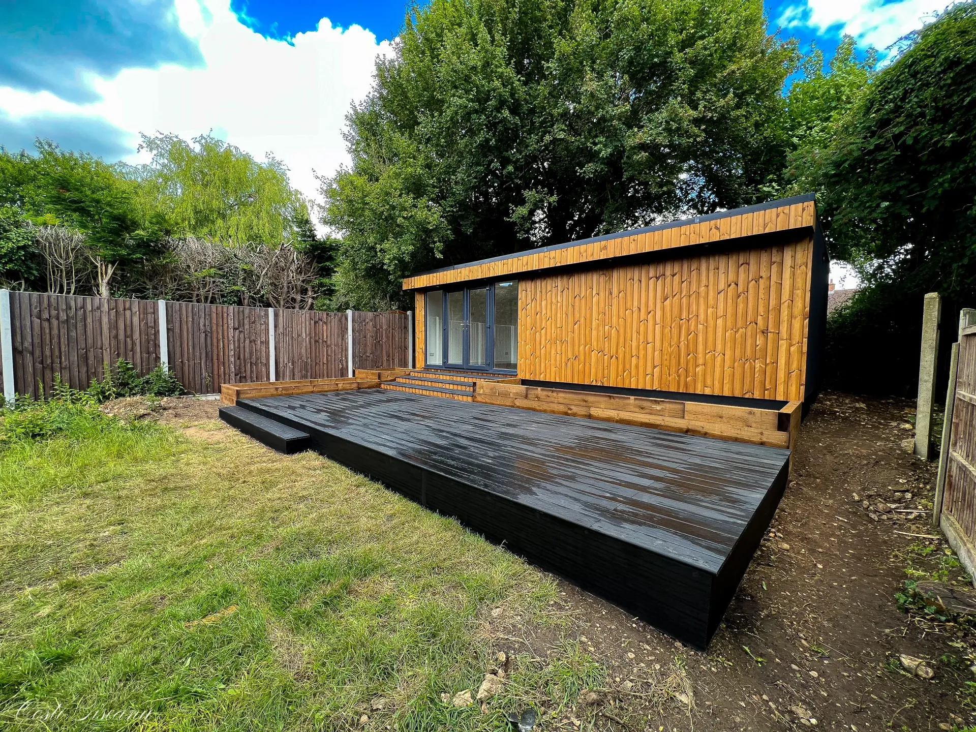 Chiswell Green bespoke SIP garden room by TRJ Construction