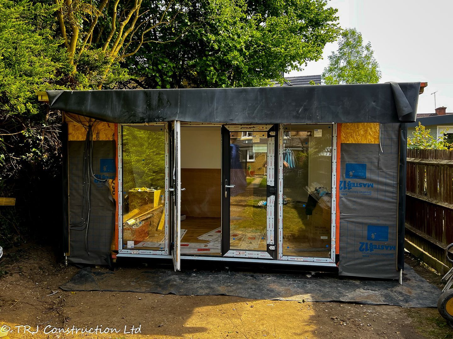 Garden Office with Shower Room in Watford — project photograph 20