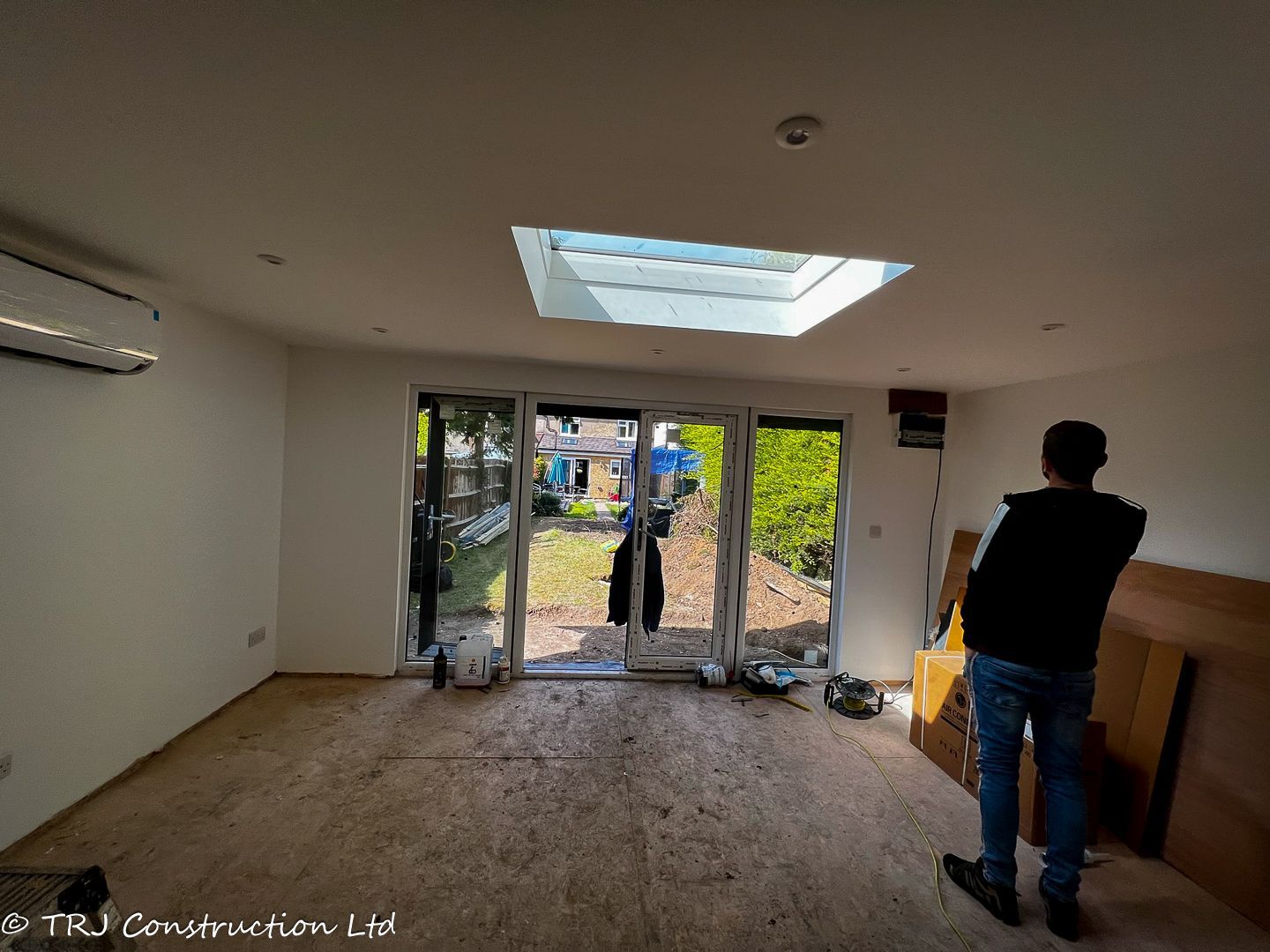 Garden Office with Shower Room in Watford — project photograph 19