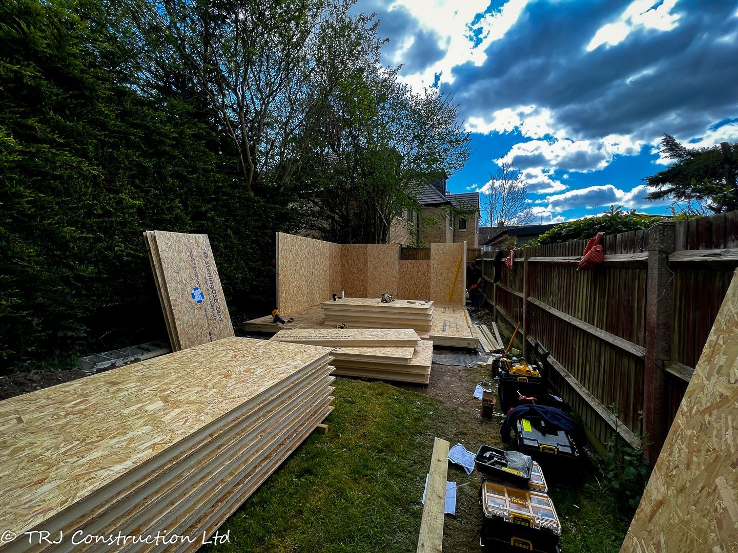 Garden Office with Shower Room in Watford — project photograph 37