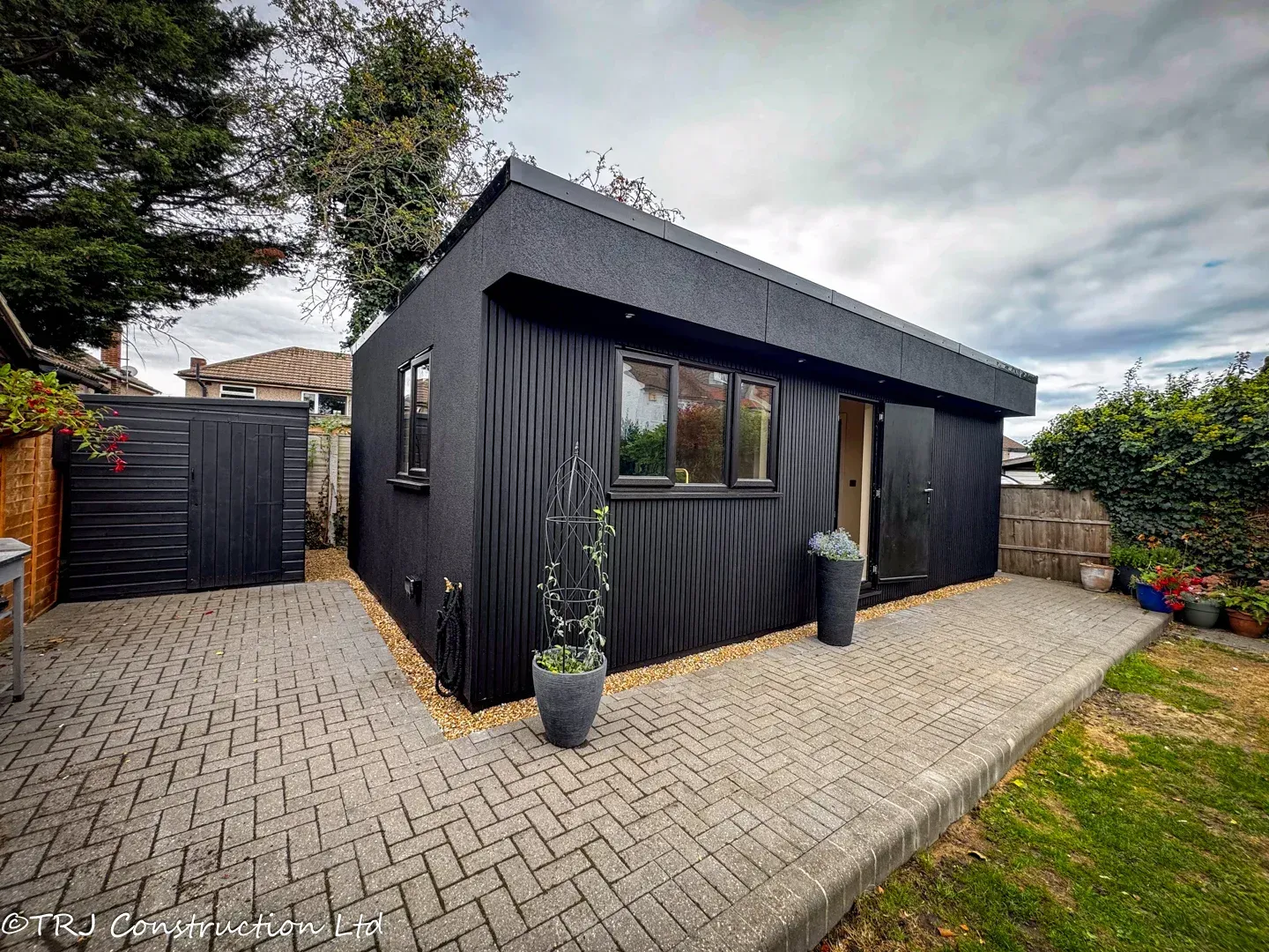 Fabulous Garden Annexe with high level finish