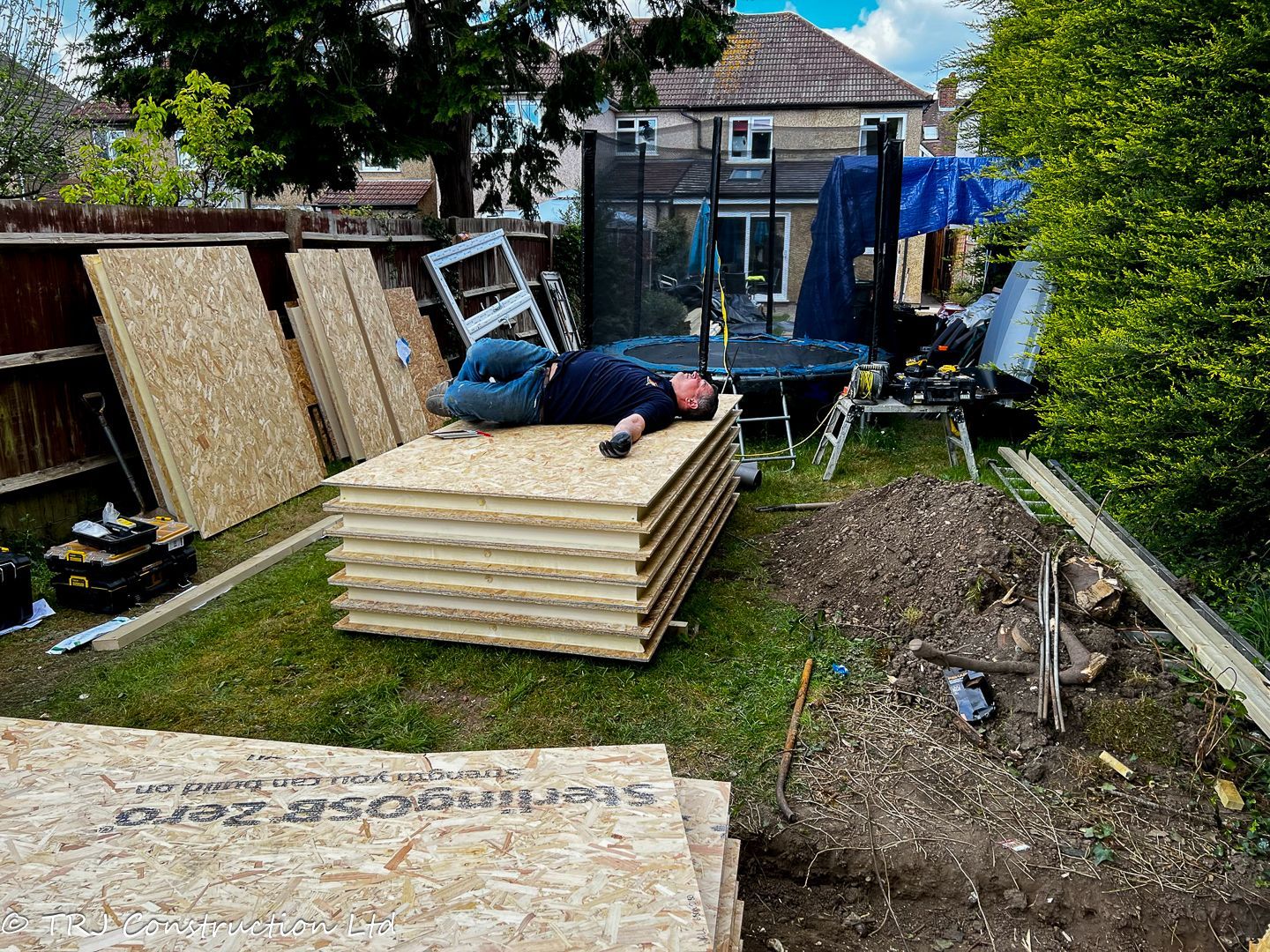 Garden Office with Shower Room in Watford — project photograph 33