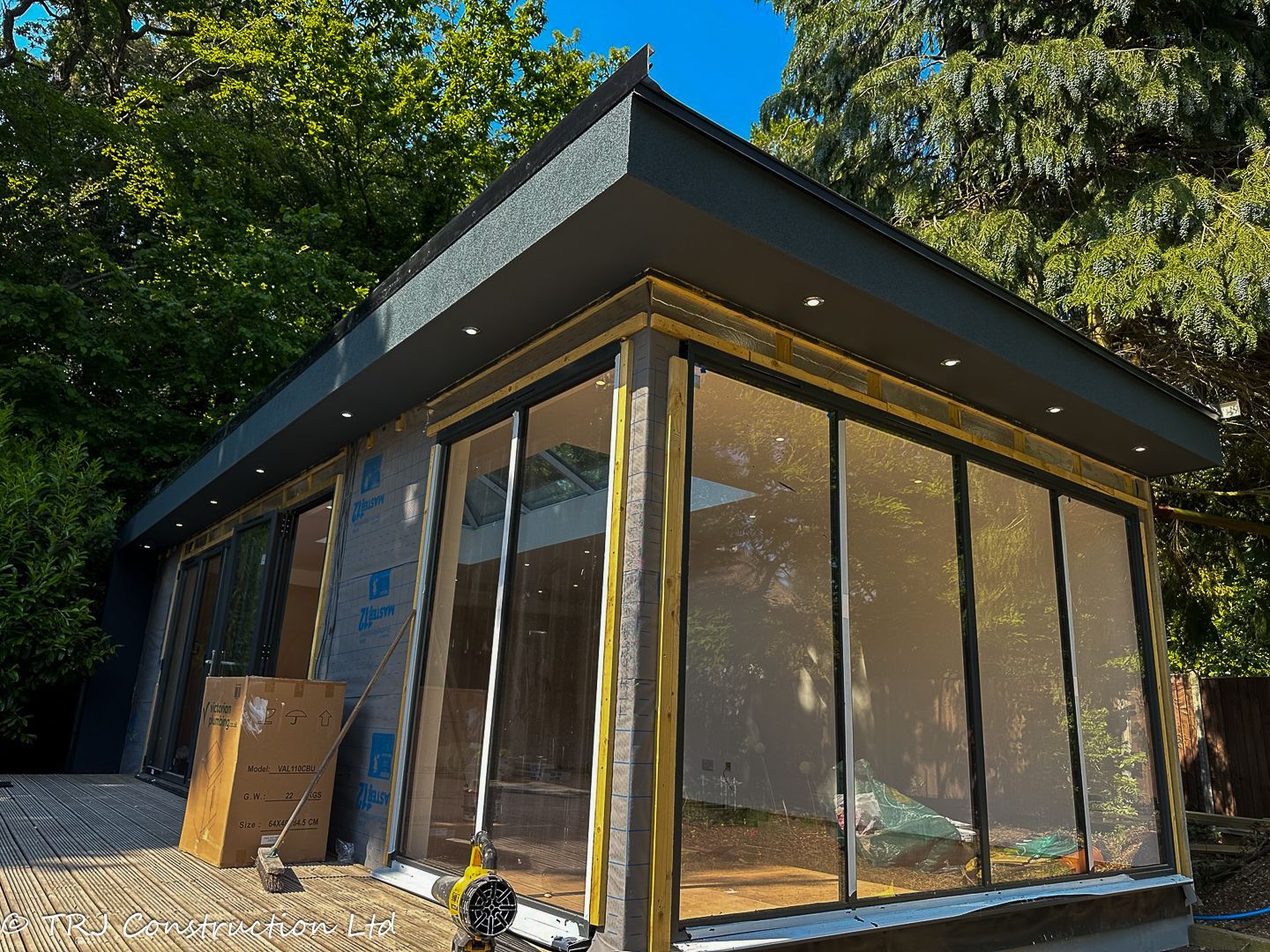 Garden Gym with Sauna & Shower Room — project photograph 27