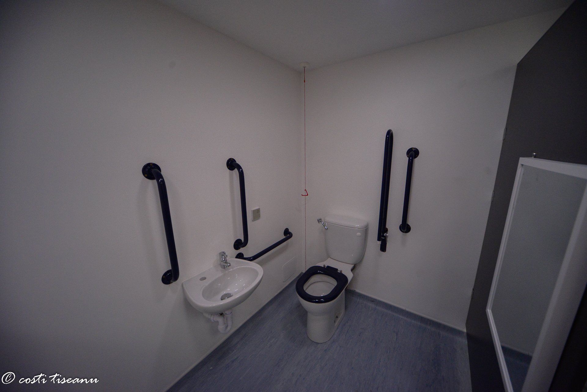 School-building accessible toilet layout